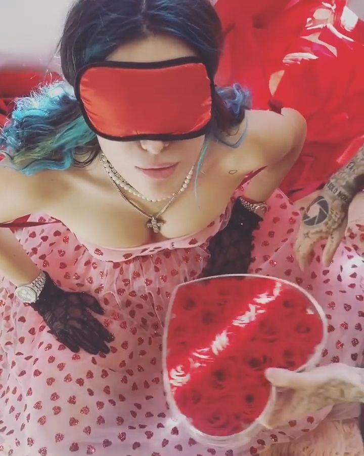 Bella Thorne Gets Excited For Valentine’s Day 0002