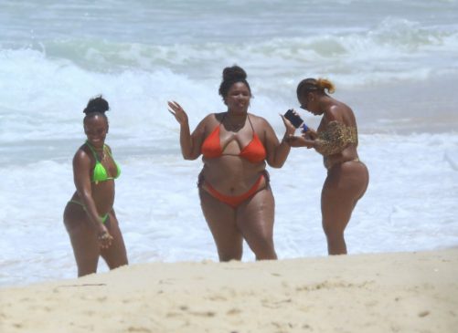 Feelin’ Good As Hell! Singer Lizzo and Her Girls Take Over the Beach in Rio (56 Photos)