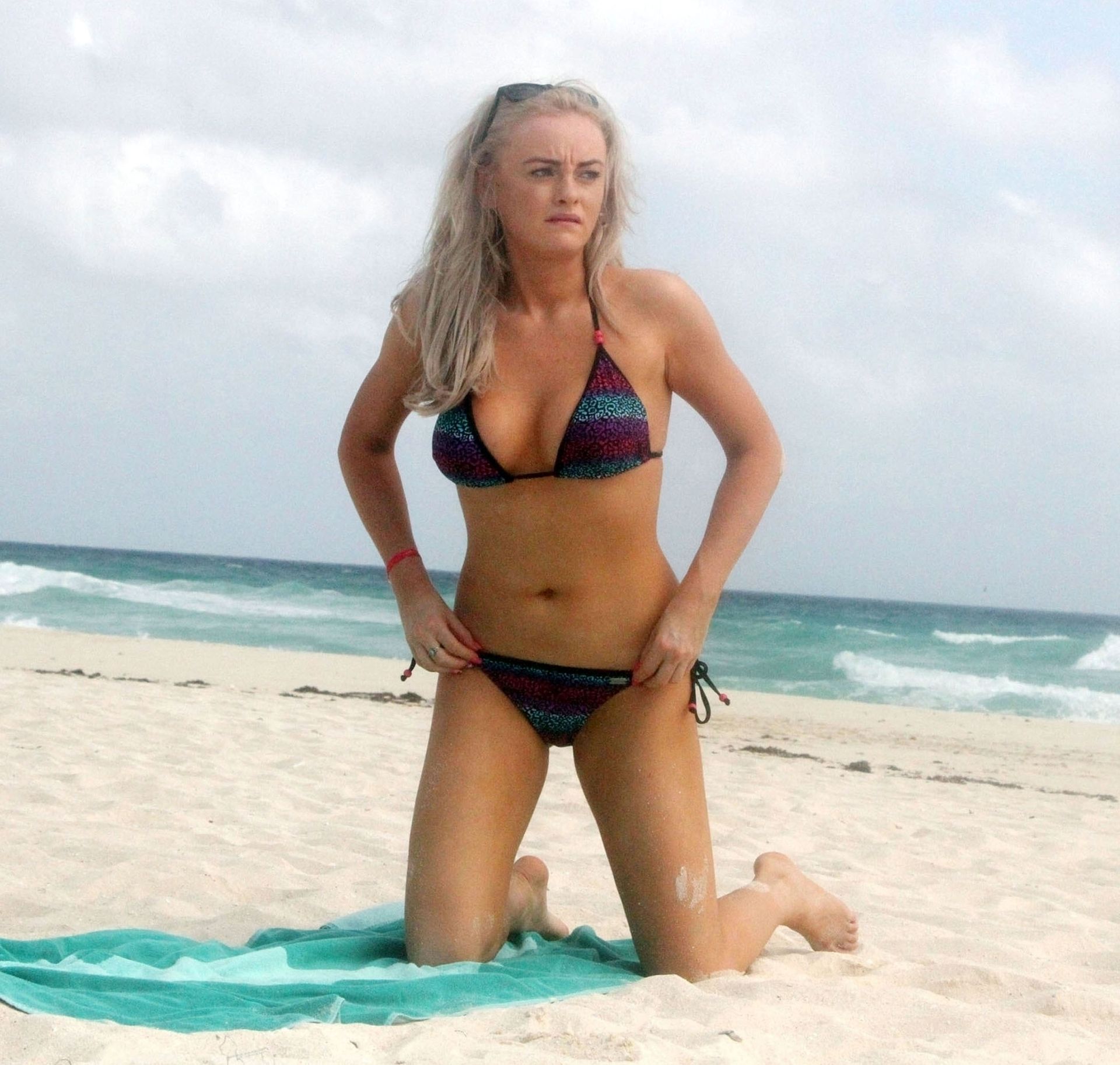 Katie Mcglynn Shows Off Her Sexy Beach Body Physique In Mexico 0008