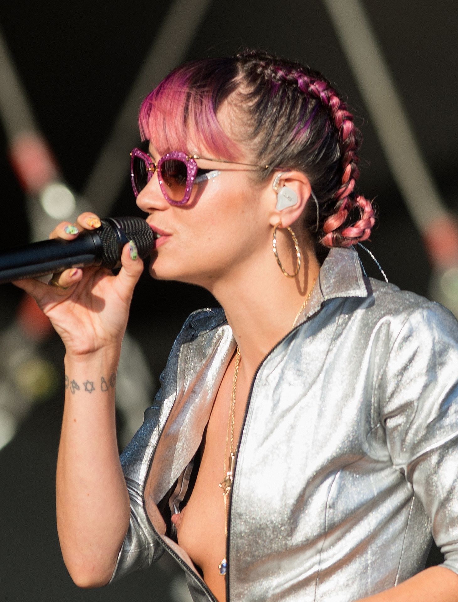 Lily Allen’s Nip Slip 0001