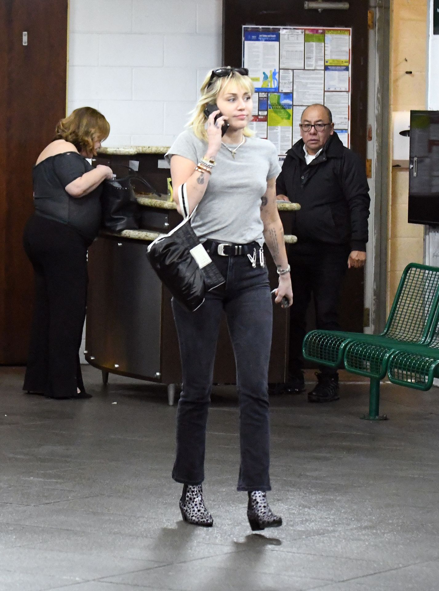 Miley Cyrus Steps Out Solo In Los Angeles After Finalizing Her Divorce 0028