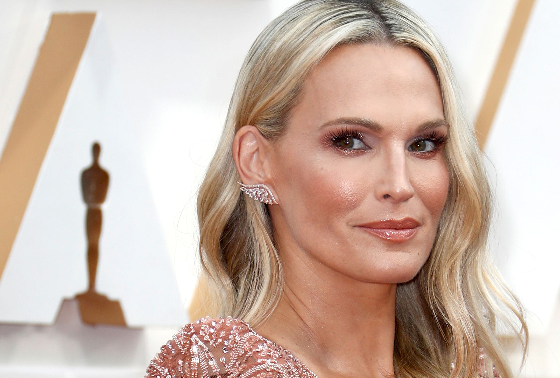 Molly Sims Stuns During Oscars 2020 Arrivals 0004