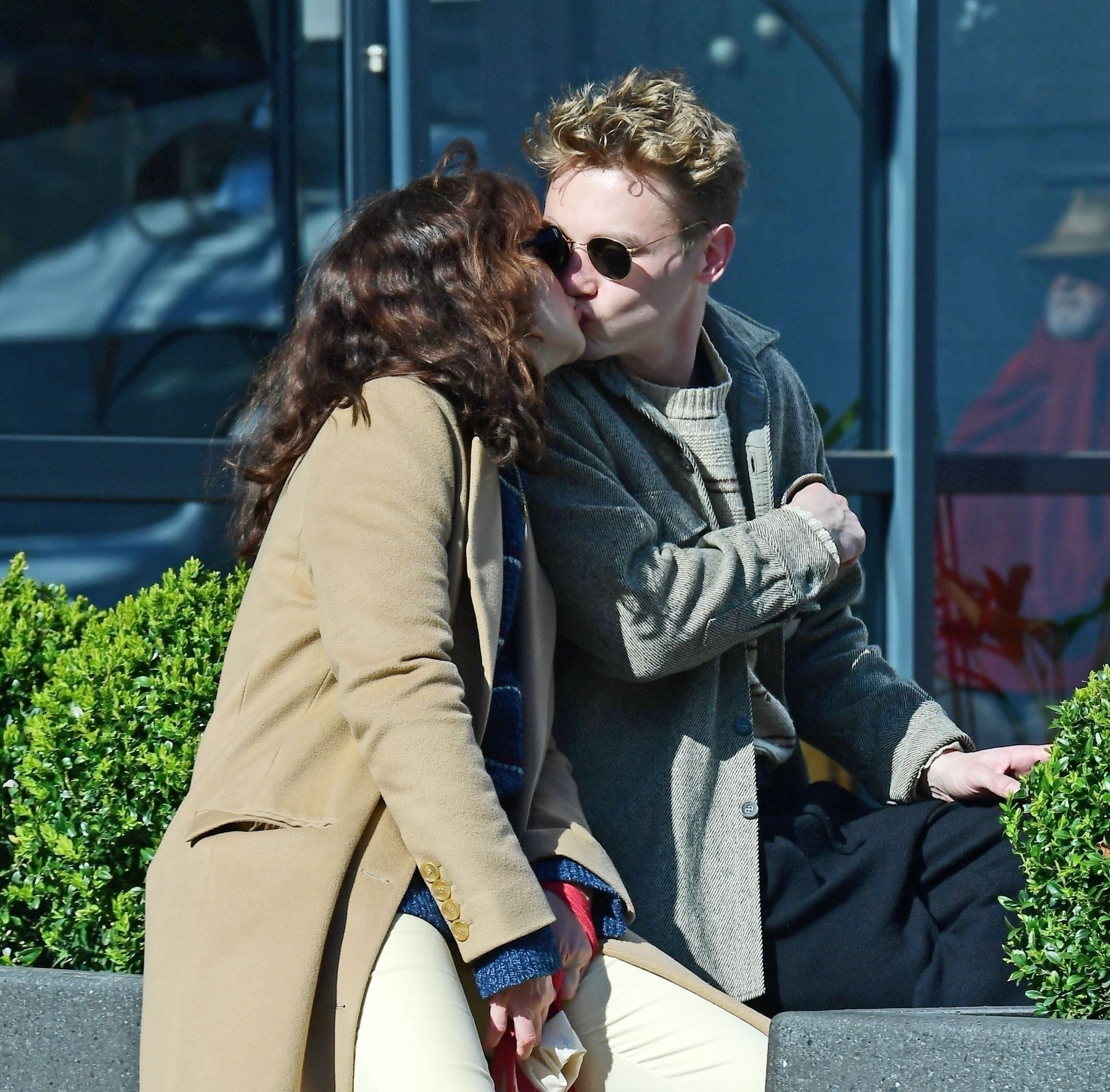 Ben Hardy & Olivia Cooke Out For A Romantic And Affectionate Stroll In Primrose Hill 0010