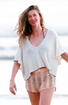 Gisele Bündchen Enjoys a Sunset Stroll with Her Daughter Vivian Lake Brady and a Friend in Costa Rica