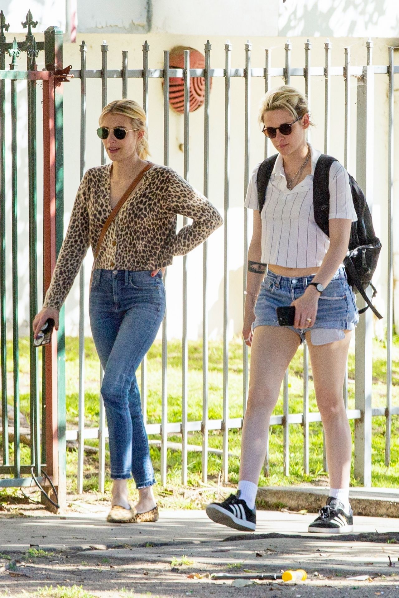 Kristen Stewart Brings Emma Roberts With Her To Check Out A New Apartment In Los Feliz 0003