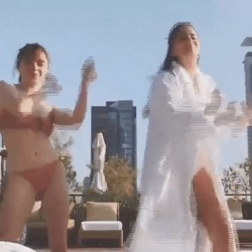 Maisie Williams Hot