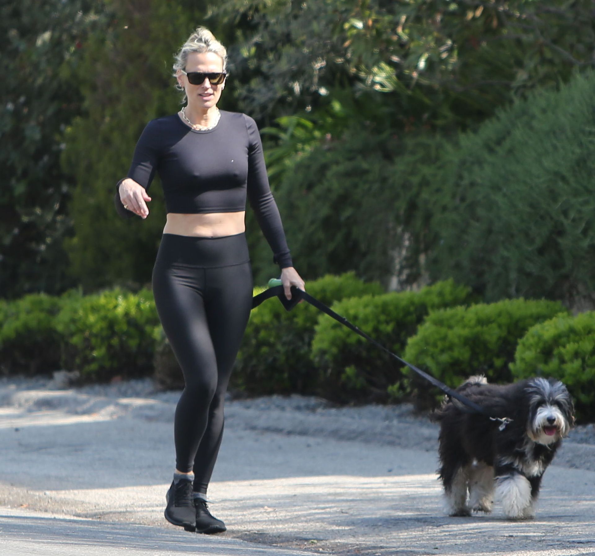 Molly Sims Shows Her Abs And Pokies In La 0006