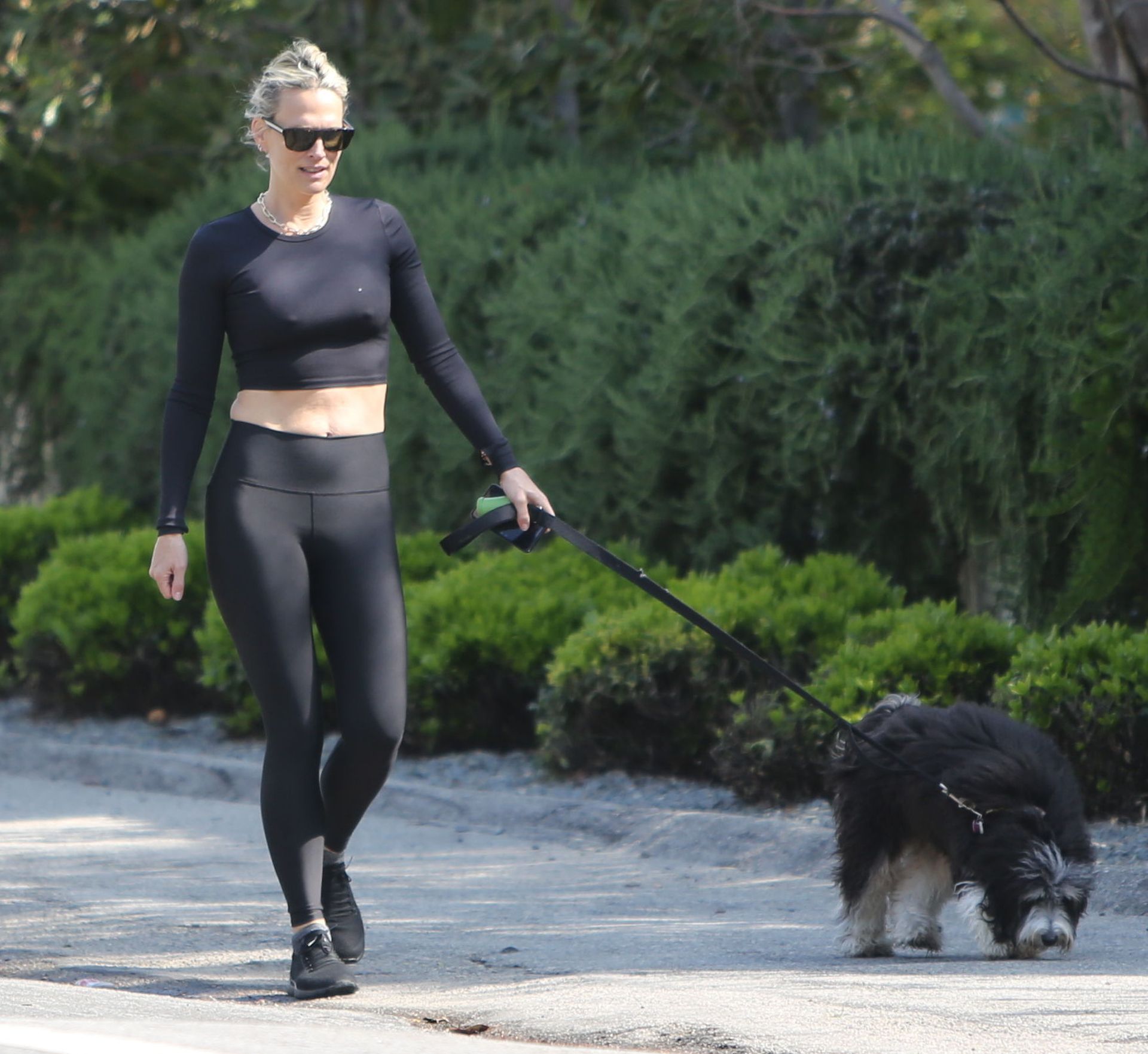 Molly Sims Shows Her Abs And Pokies In La 0017