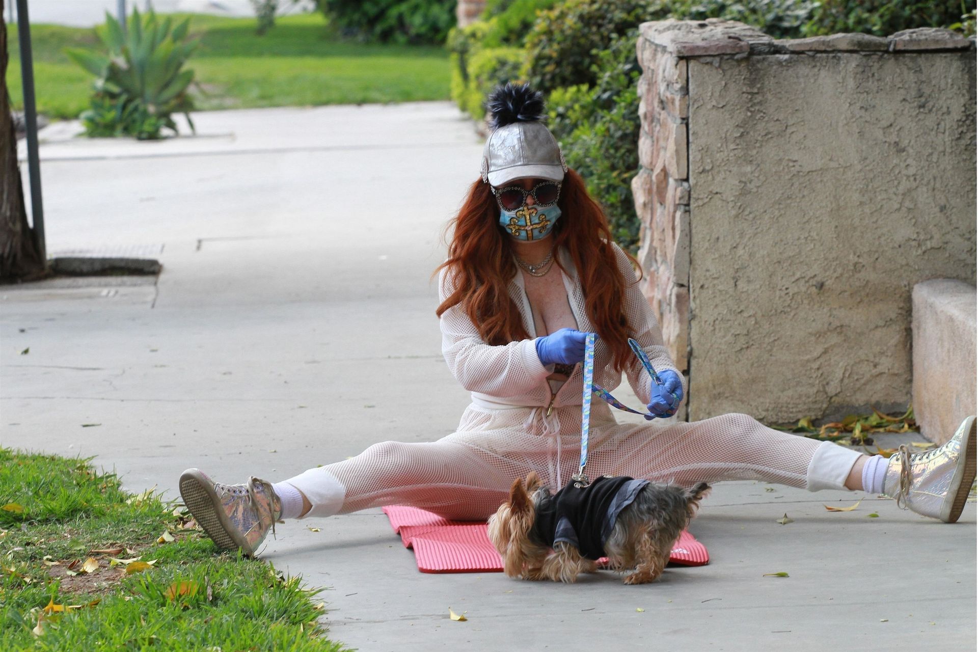 Phoebe Price Takes Her Yoga To The Sidewalk 0007