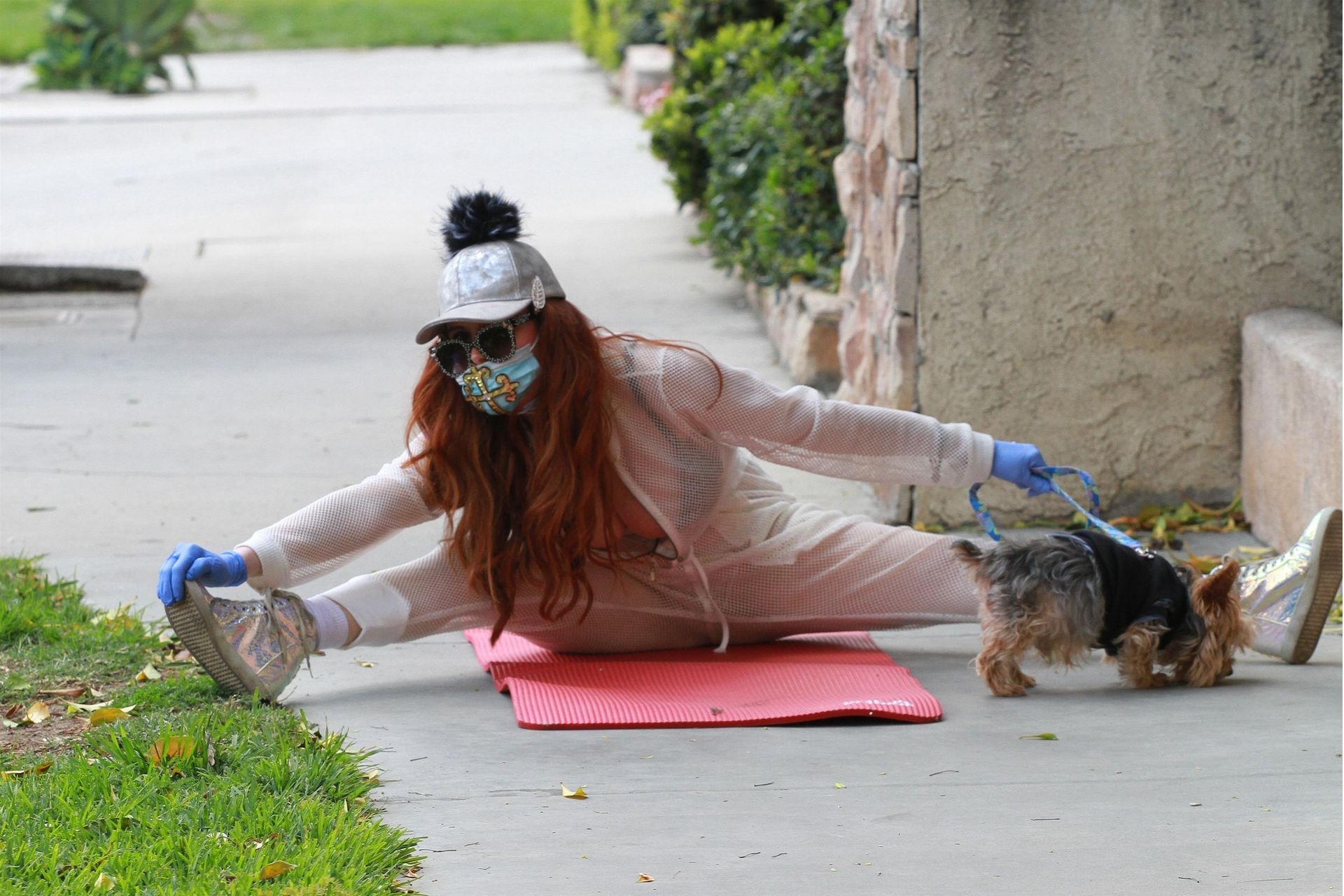 Phoebe Price Takes Her Yoga To The Sidewalk 0008