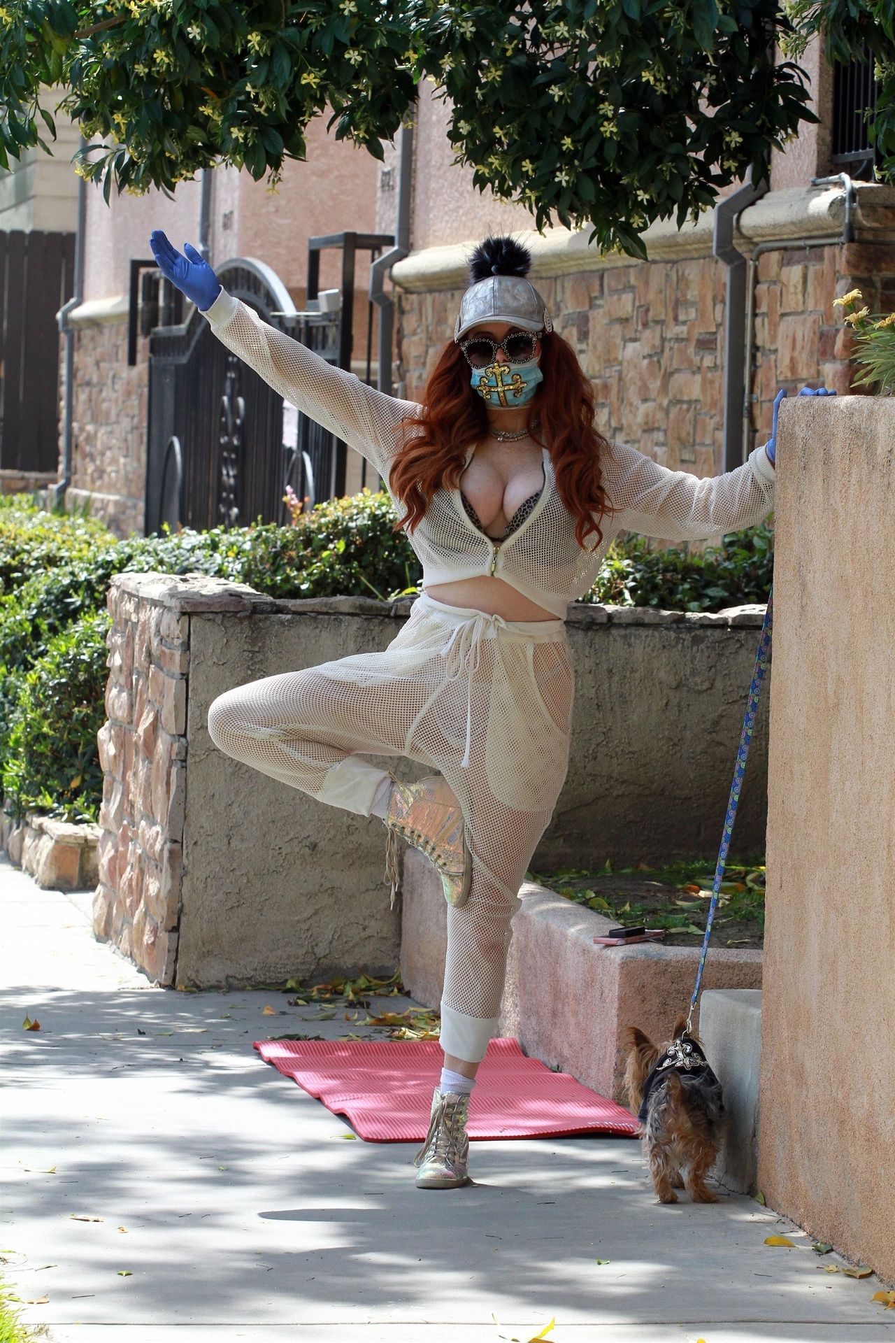 Phoebe Price Takes Her Yoga To The Sidewalk 0011