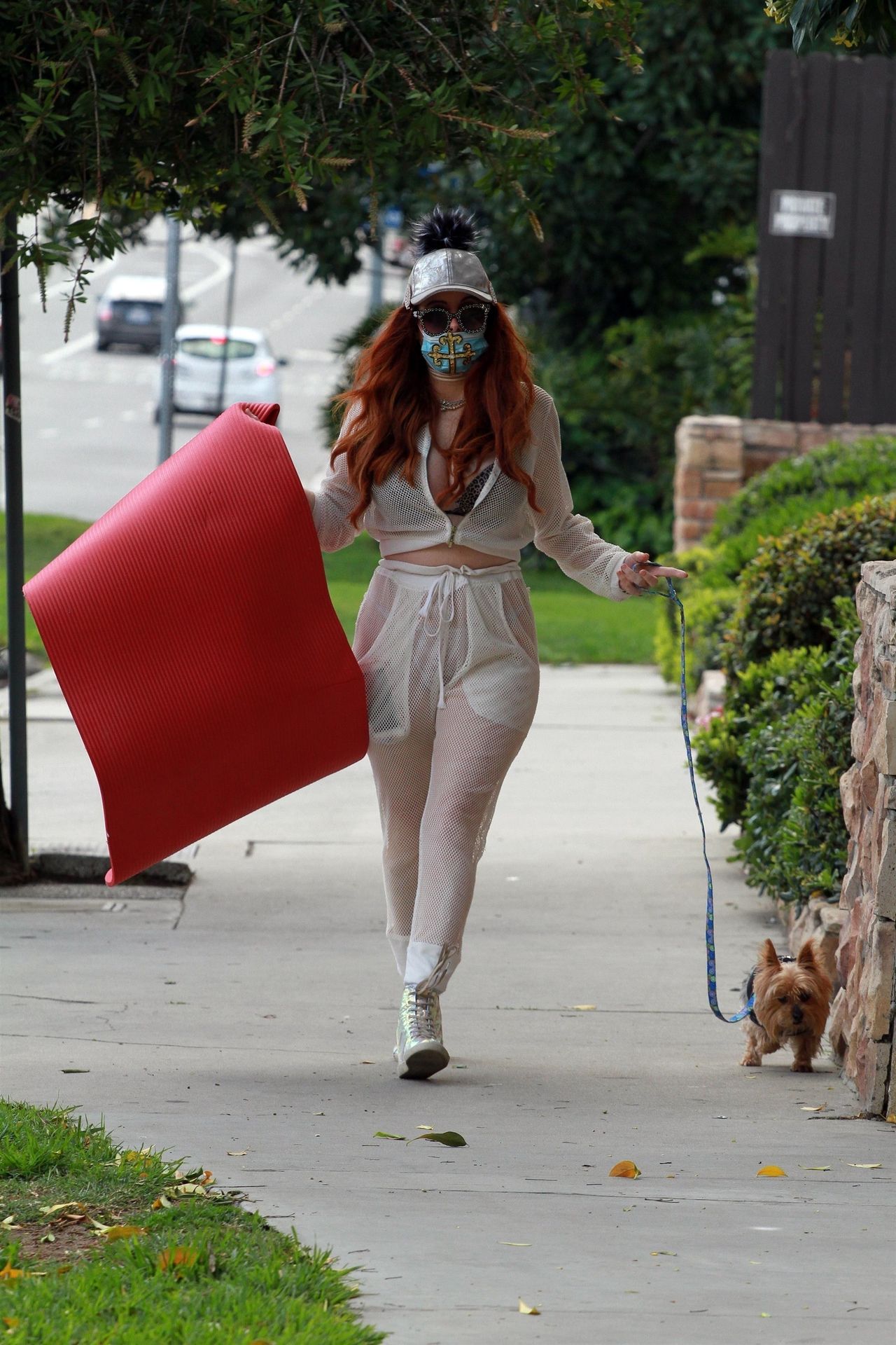 Phoebe Price Takes Her Yoga To The Sidewalk 0012