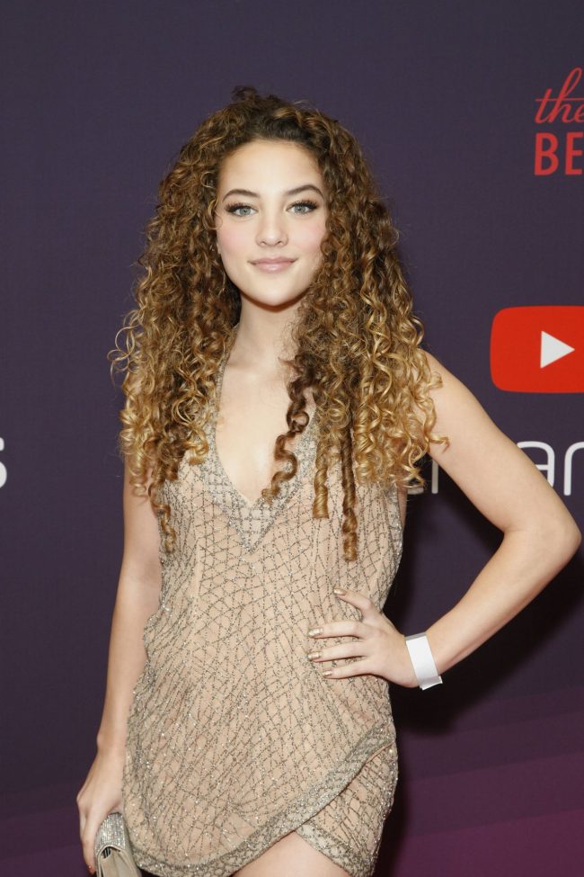 Sofie Dossi Shows Her Sexy Legs At The 9th Annual Streamy Awards Thefappening