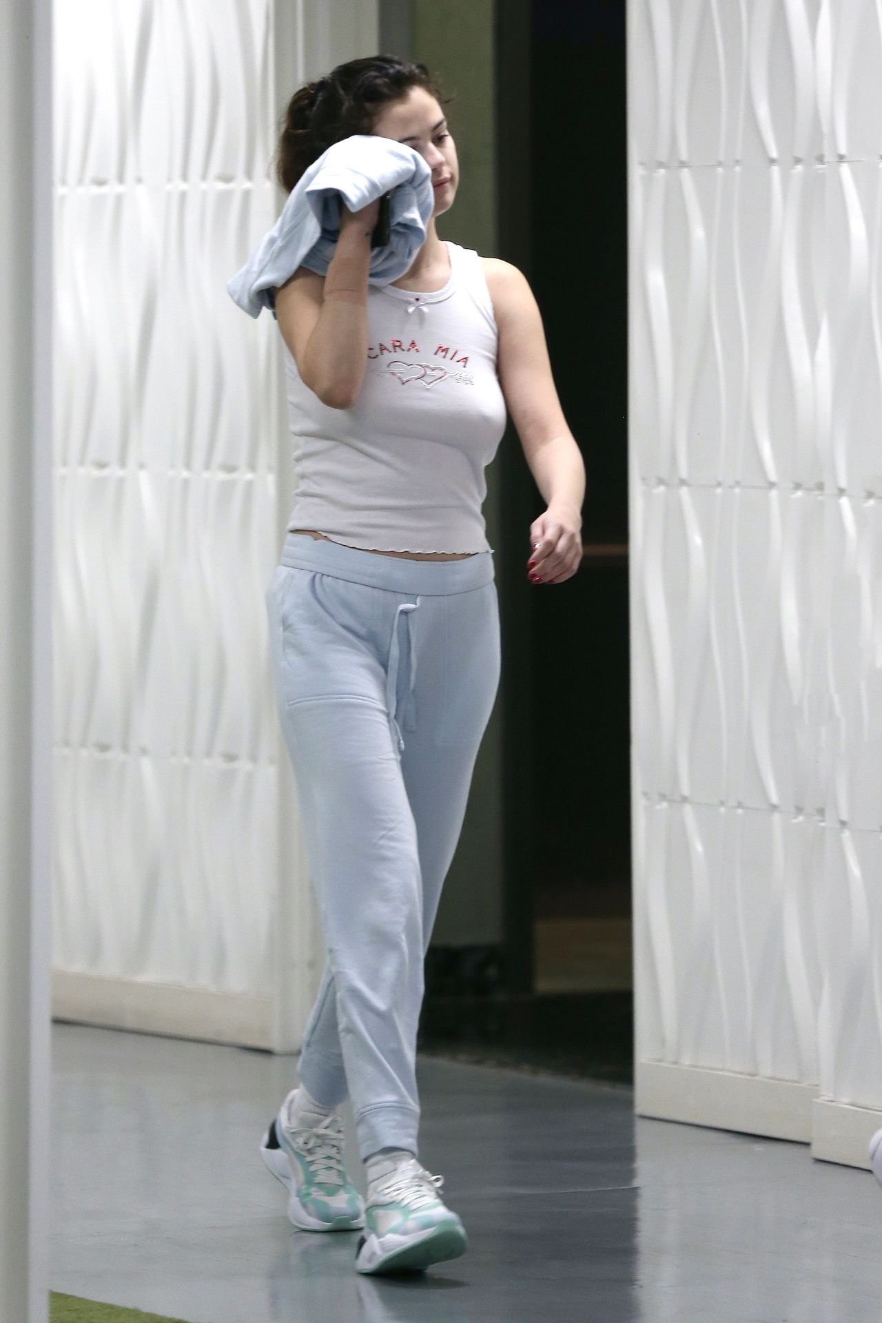 Braless Selena Gomez Visit To The Doctor’s Office In Los Angeles 0006