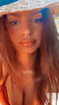 Emily Ratajkowski – Sexy Boobs and Hot Lips in Bikini Video