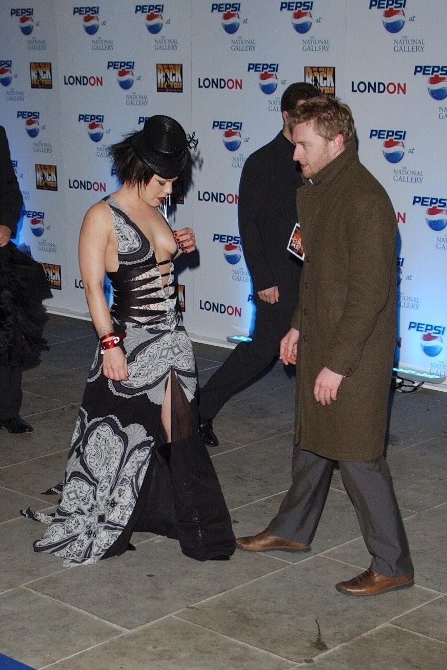 P!nk Shows Off Her Tits At Pepsi Event In Trafalgar Square In London 0001