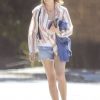 Robin Wright Chats With A Friend Outside Her Home In Venice Beach 0025
