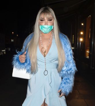 Roddy Alves Wears a Mask While Shopping in London