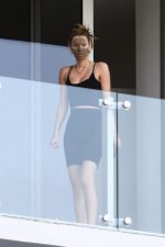 Roosmarijn De Kok & Jamison Ernest Pack Keep It Fun On Their Balcony 0001