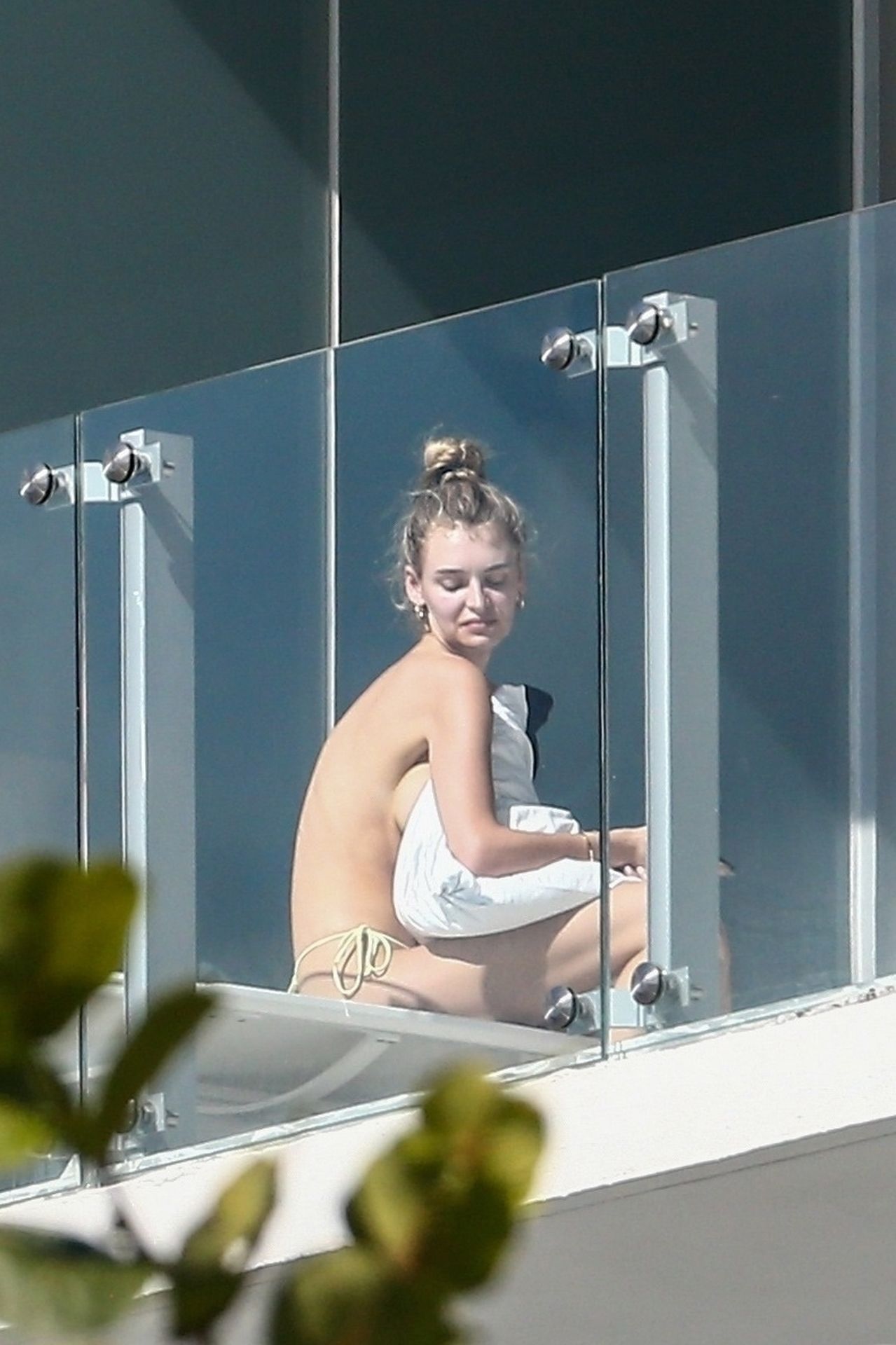 Roosmarijn De Kok Sunbathes Topless In Miami 0029