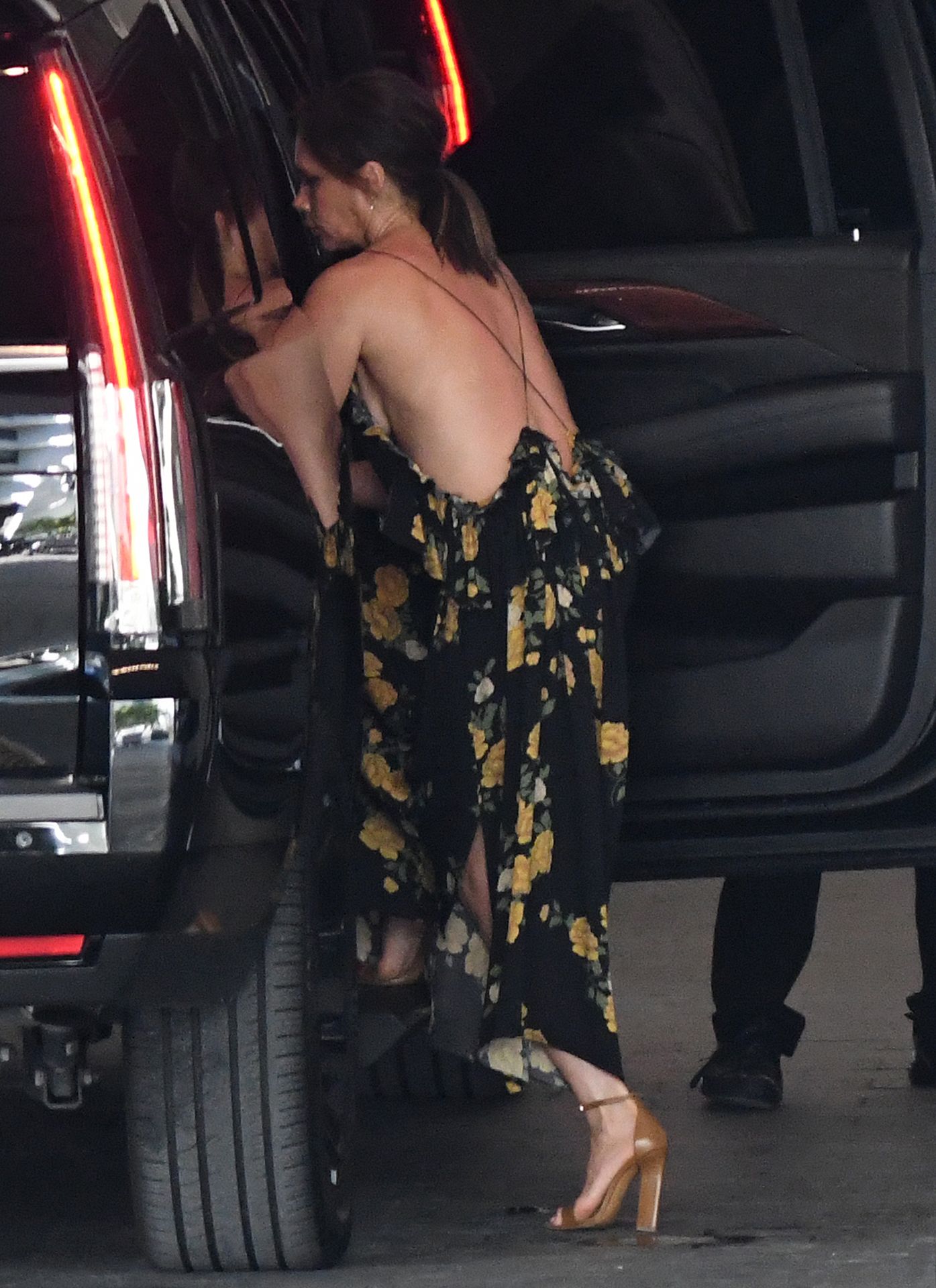 Victoria Beckham Wears A Backless Dress As She Goes Luxury Apartment Hunting In Miami 0029