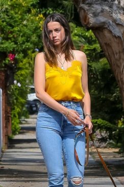 Ana De Armas – Beautiful Ass in Tight Jeans Out in Venice