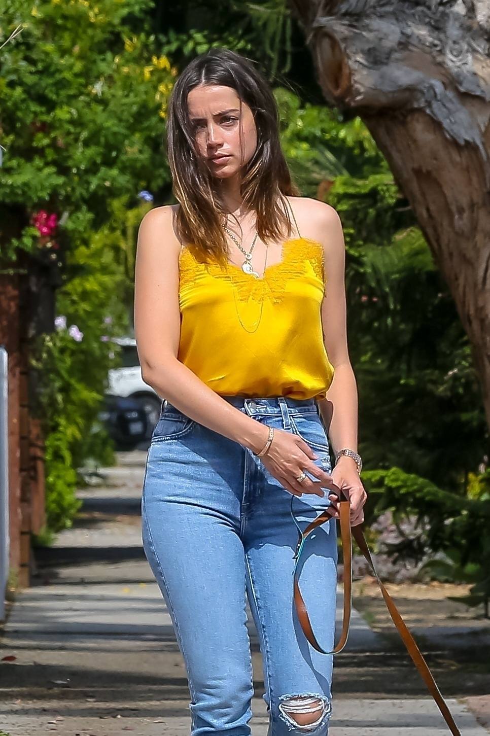 Ana De Armas – Beautiful Ass In Tight Jeans Out In Venice 0021