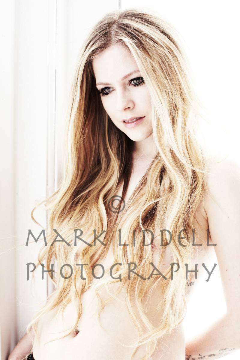 Avril Lavigne – Sexy Boobs And Nipples In Topless Photoshoot By Mark Liddell (nsfw) 0003