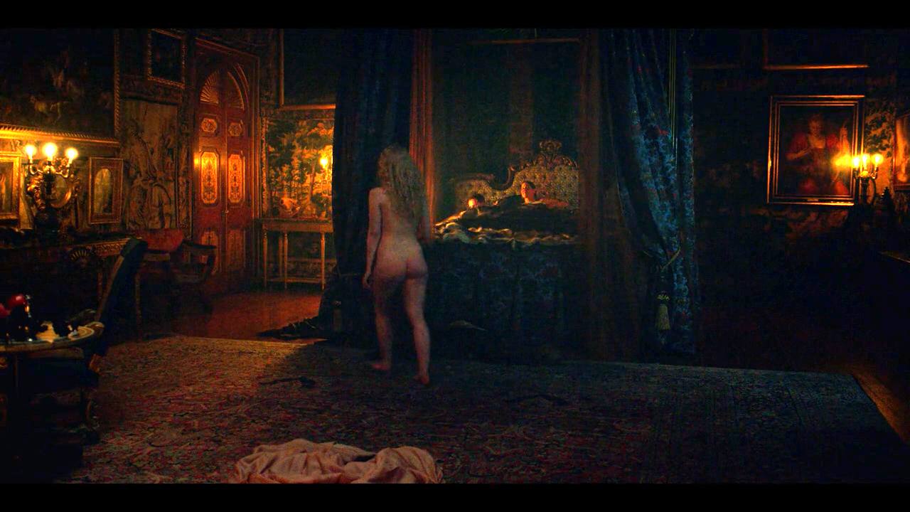 Elle Fanning show off her sexy ass and lovely breasts in her first nude sce...