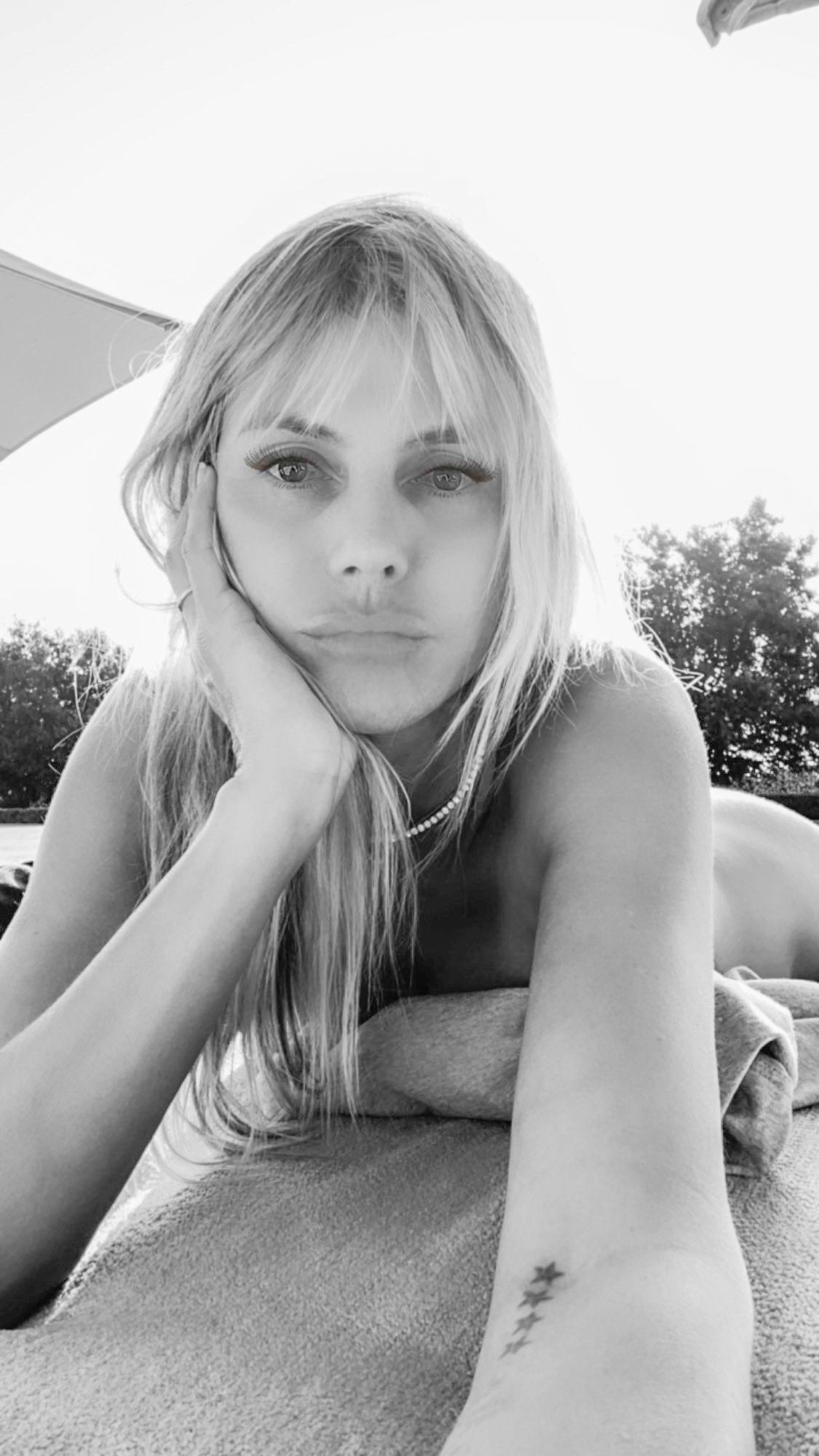 Heidi Klum – Sexy Body In Nude Selfies 0001