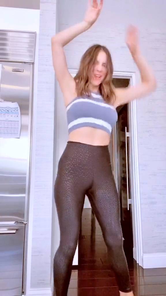 Katharine Mcphee – Sexy Ass And Big Cameltoe In Hot Dancing Video 0003