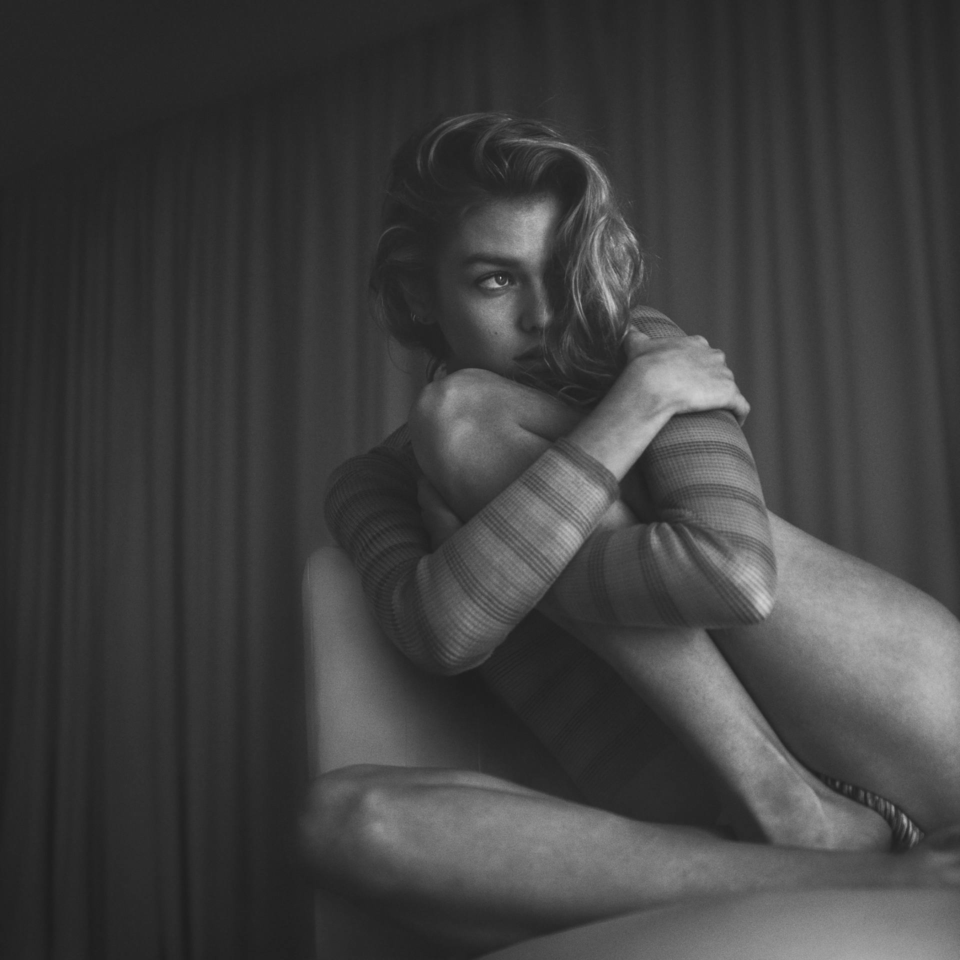 Stella Maxwell – Sexy Boobs In Topless Photoshoot For V Magazine (may 2020) (nsfw) 0003