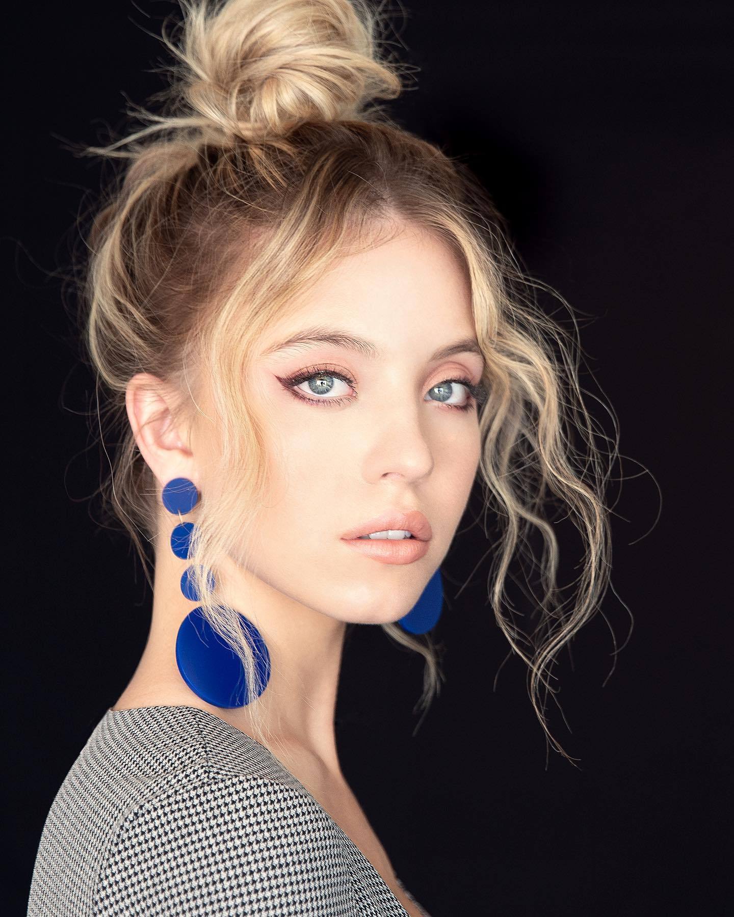 Sydney Sweeney – Beautiful Face Portrait For Bust Magazine (may 2020) 0001