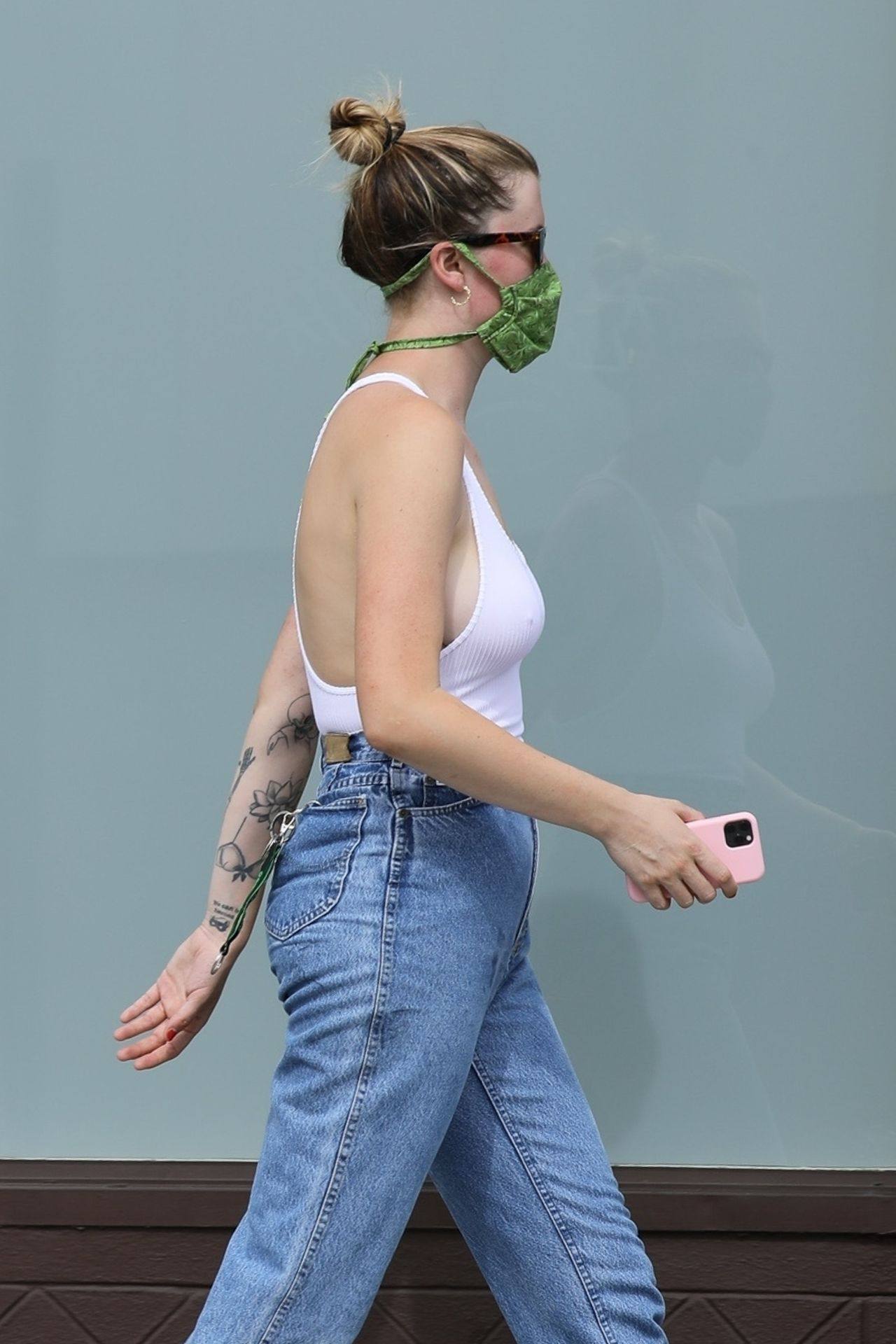 Ireland Baldwin – Sexy Braless Boobs In White Top Out In Hollywood 0005