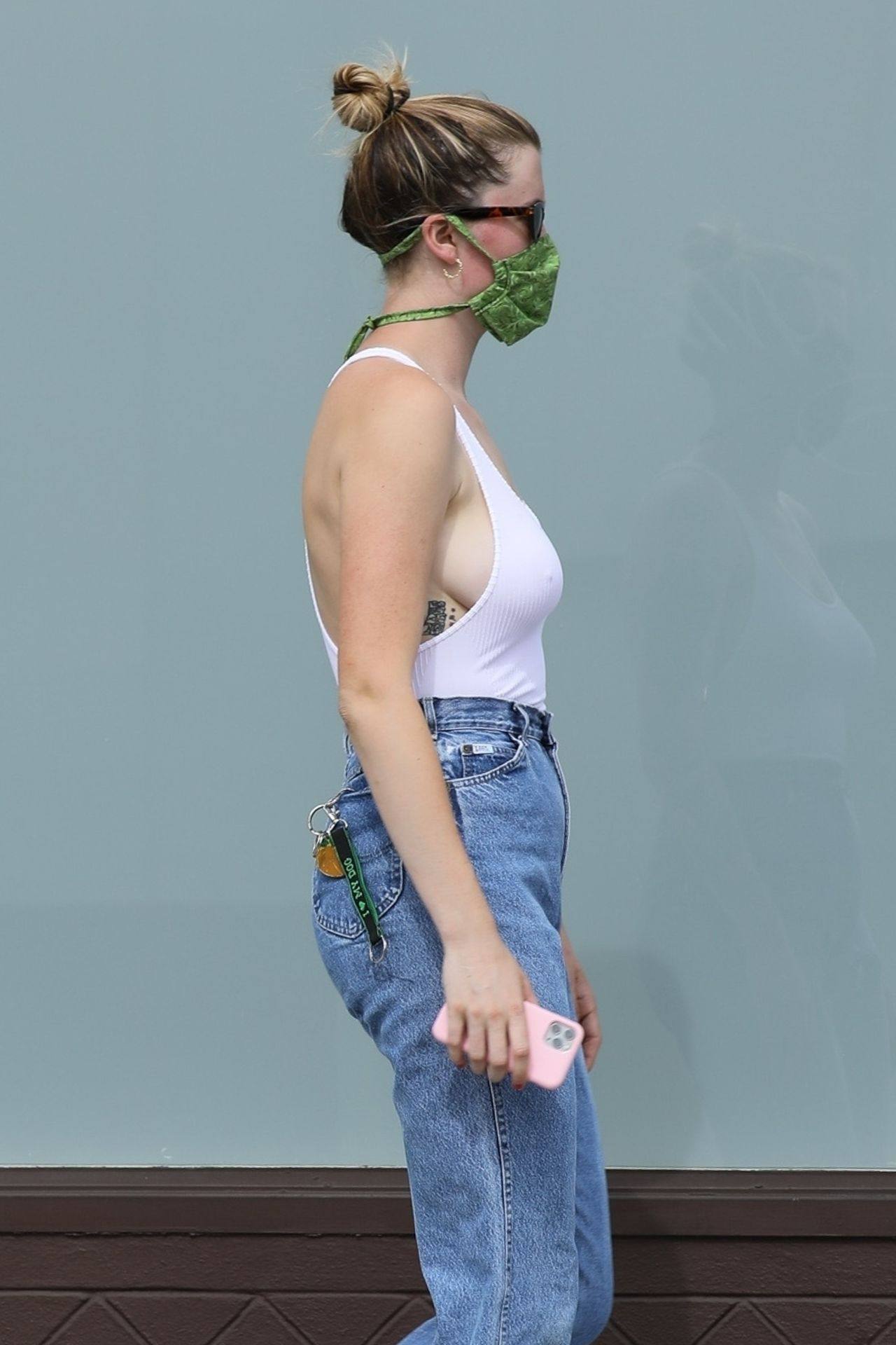 Ireland Baldwin – Sexy Braless Boobs In White Top Out In Hollywood 0009