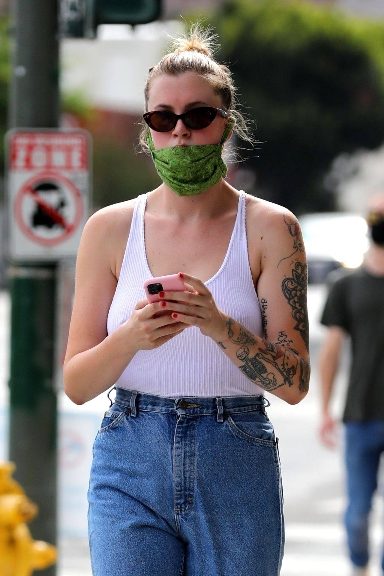 Ireland Baldwin – Sexy Braless Boobs In White Top Out In Hollywood 0012