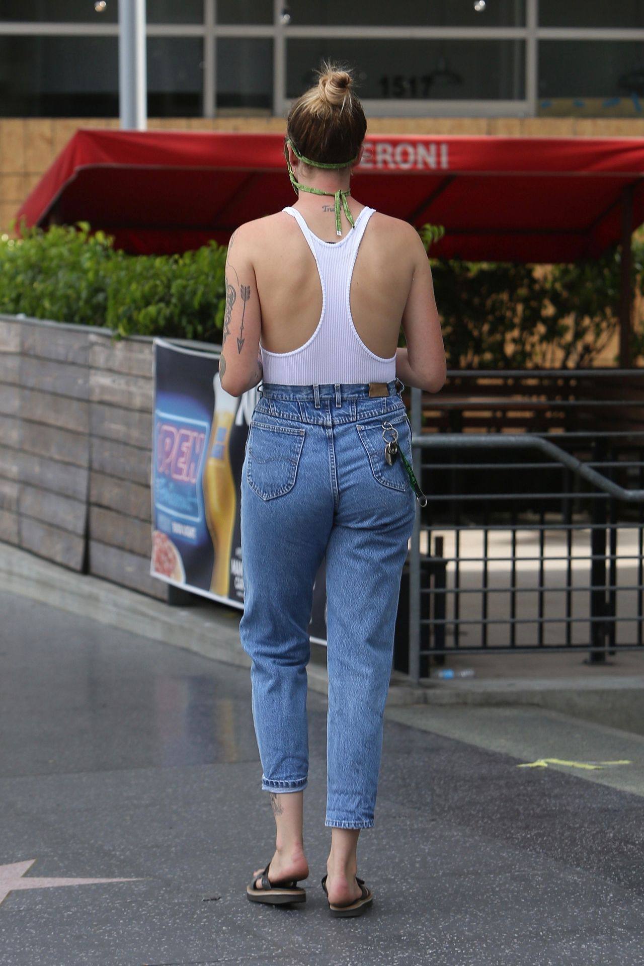 Ireland Baldwin – Sexy Braless Boobs In White Top Out In Hollywood 0025