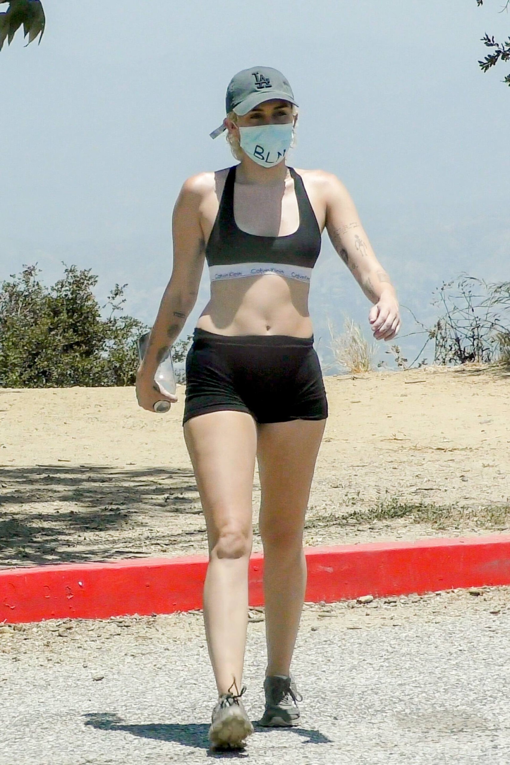 Miley Cyrus – Sexy Fit Body In Shorts And Sports Bra Out In Los Angeles 0001