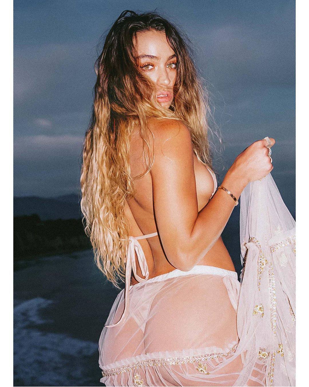 Sommer Ray – Beautiful Ass In Tiny Thong Bikini Photoshoot 0002