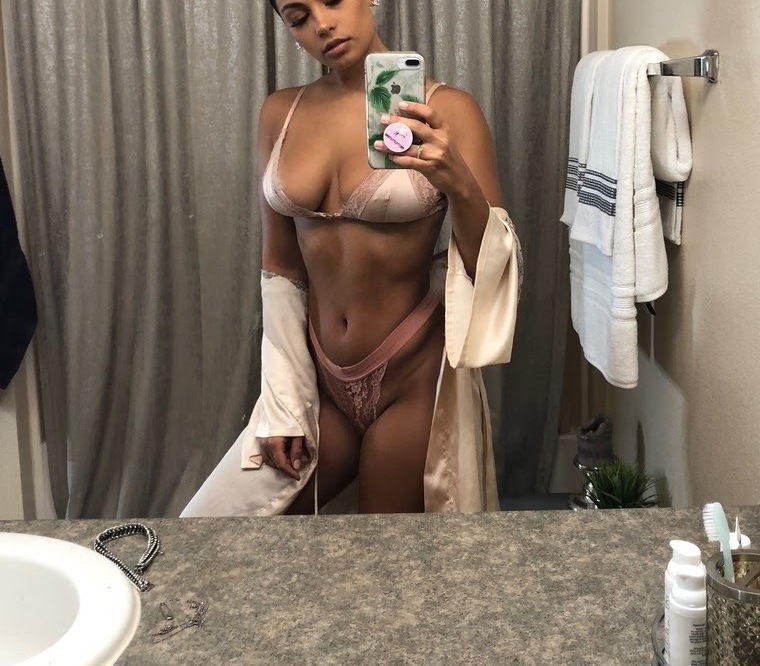 Jade Ramey aka jaderamey is a famous sexy vegan Instagram star from Los Ang...