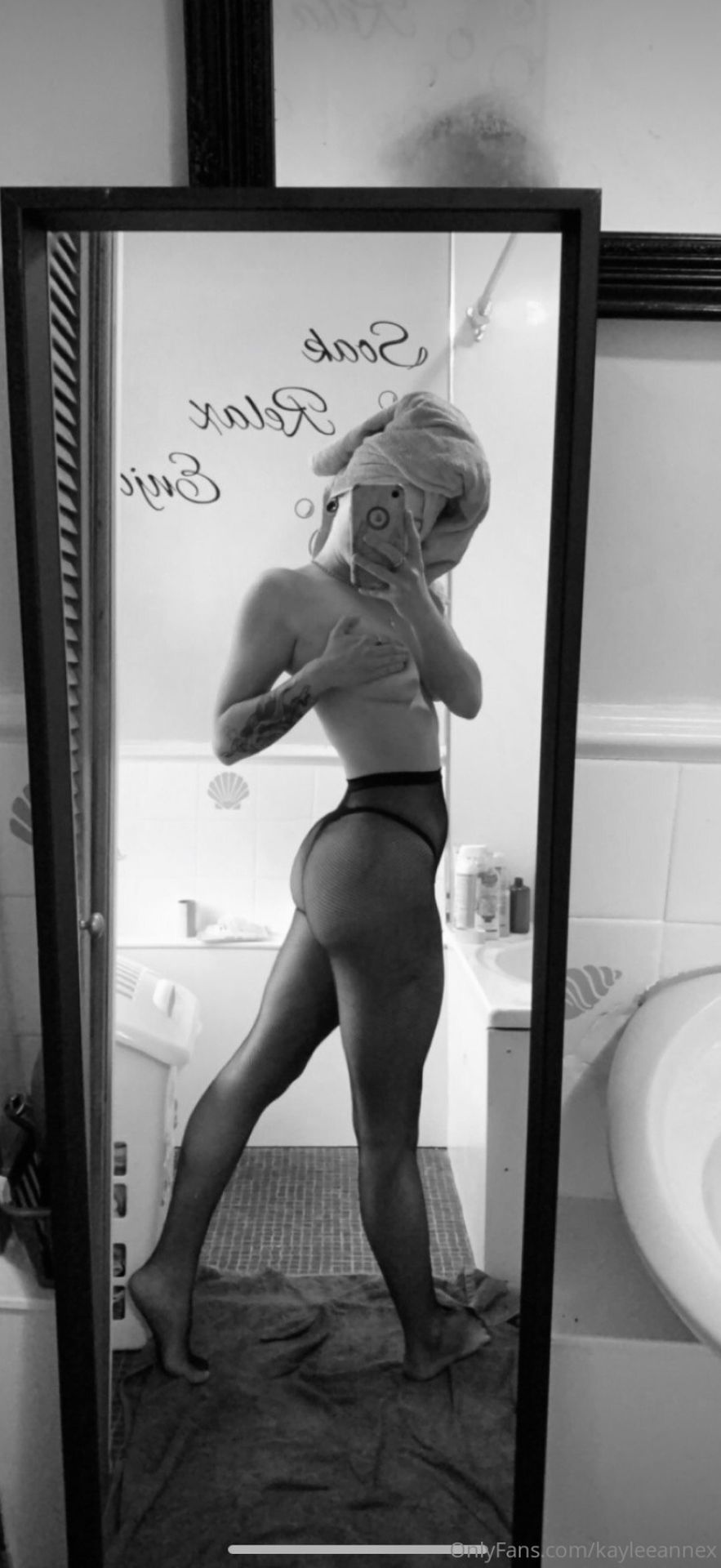 Kaylee Smith Nude Leaked 0001