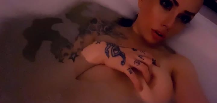 Vera Bambi Nude Bath Tub Video