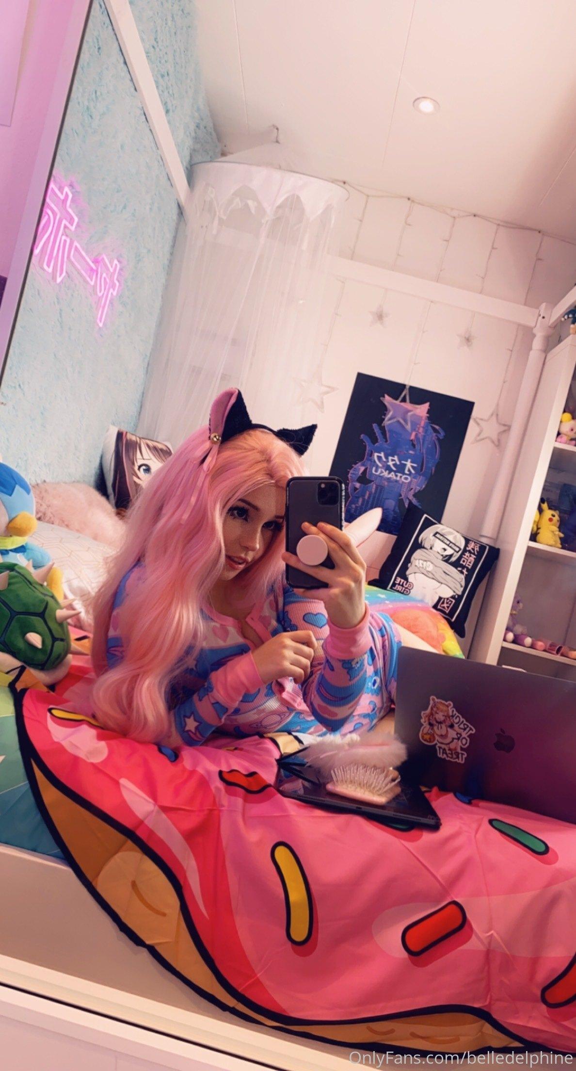 Belle Delphine Nude Leaked (2 Videos + 122 Photos) 146
