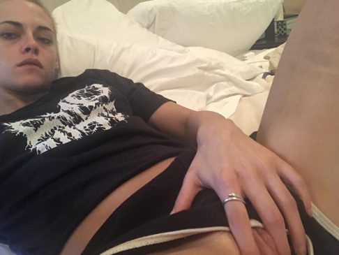 Kristen Stewart Nude Leaks The Fappening (5 Photos + 2 Videos + 1 GIF)