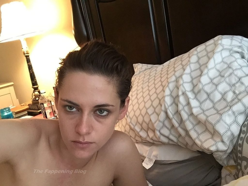 0303051210632 025 Kristen Stewart Nude Leaked Naked Porn 31 (1)