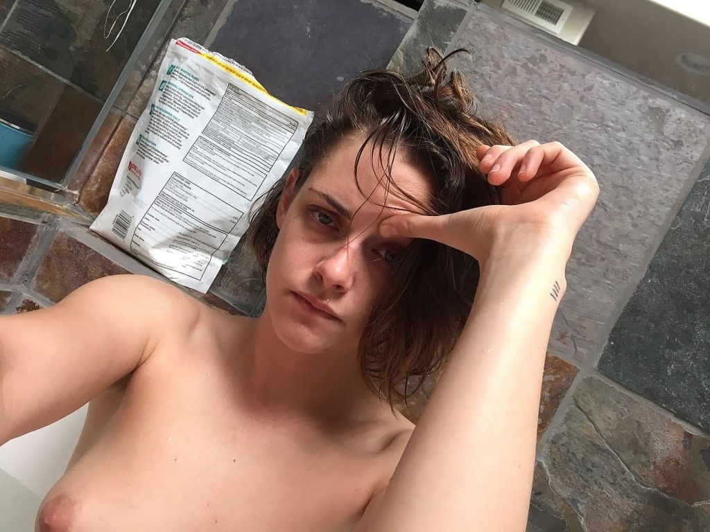 0303051210632 027 Kristen Stewart Nude Leaked Naked Porn 33 (2)