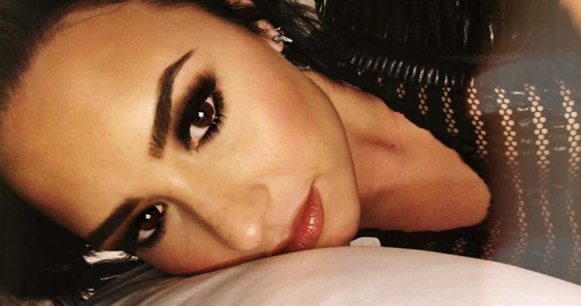 Demi Lovato Nude & Sexy 0067
