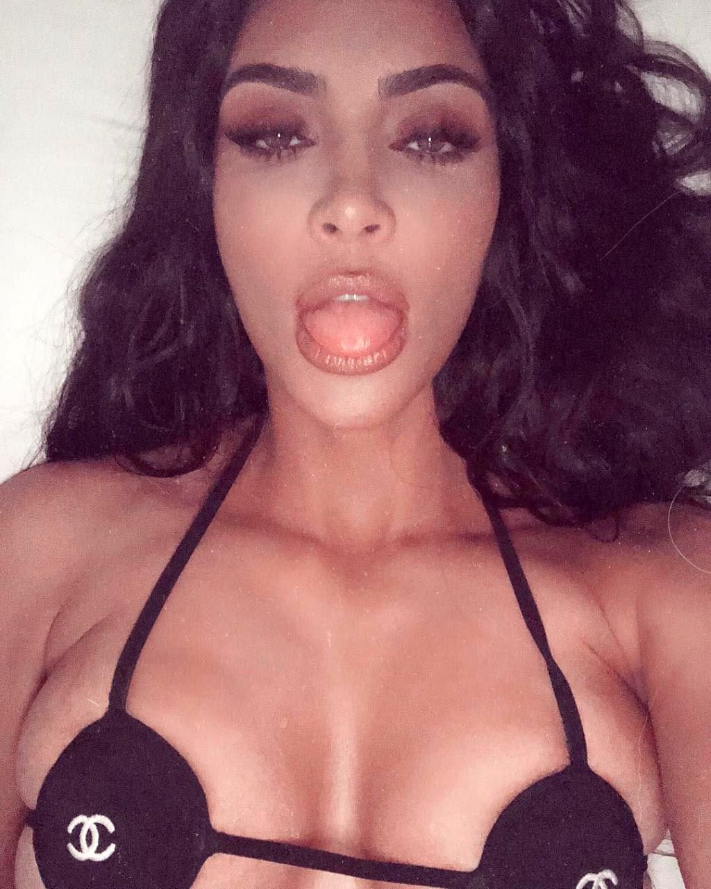 Kim Kardashian Nude And Sexy 0044