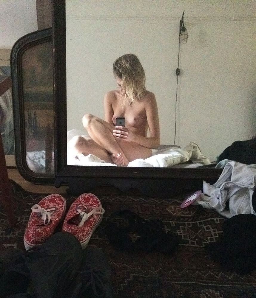 Stella Maxwell Nude Leaked Naked (60)