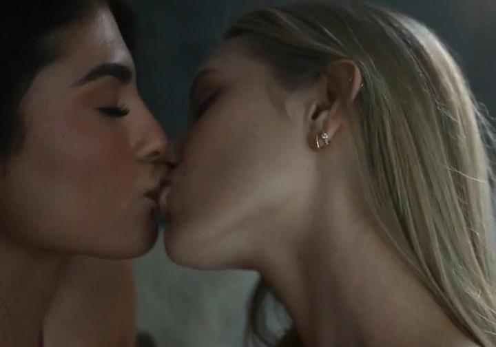 Amanda Trivizas Caroline Zalog Lesbian Kissing Onlyfans Video Leaked
